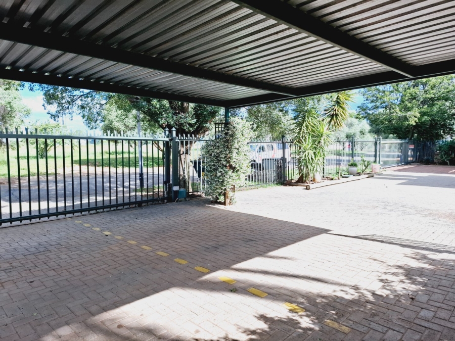 5 Bedroom Property for Sale in Fichardt Park Free State